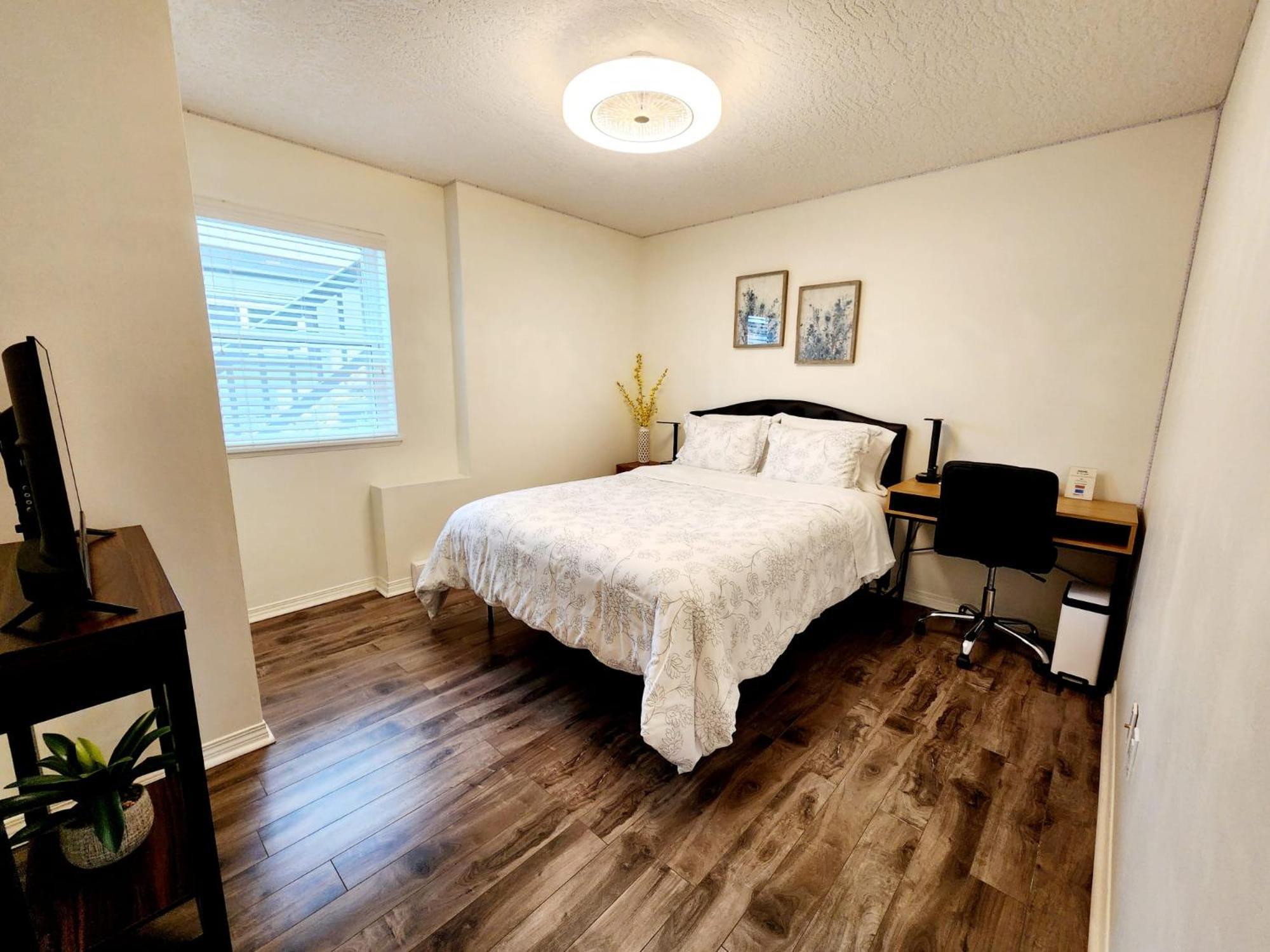 Adorable 1- Bedroom Suite In Langford Victoria Exteriör bild